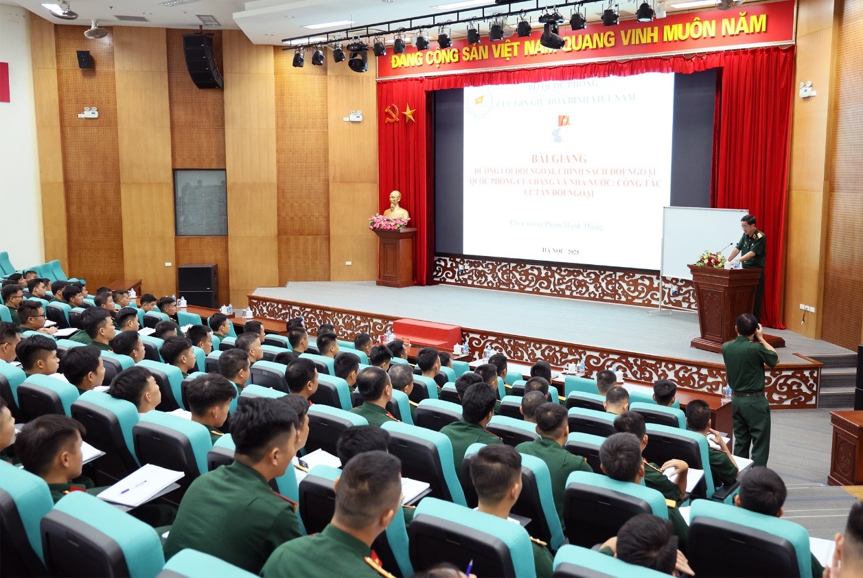 /UploadStore/admin/250723 tap huan lop doi ngoai/03.jpg